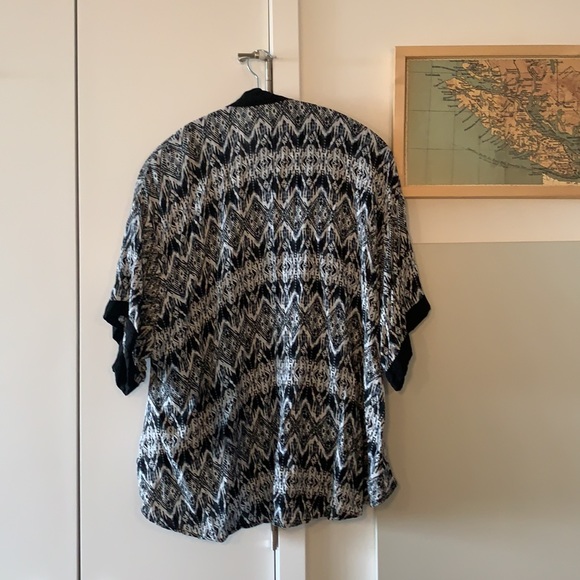 Blue Aztec Kimono - Picture 2 of 2